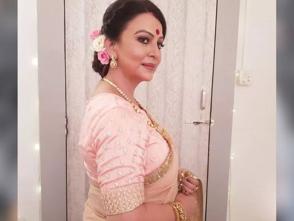 Neelima Singh woos people with her acting skills - Photo Gallery