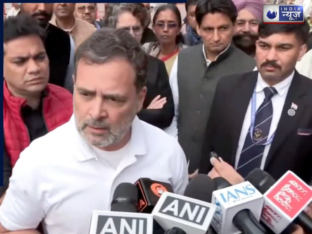 लोकसभा से विपक्ष के 8 सांसदों को किया गया सस्पेंड, वजह जान रह जाएंगे हैरान