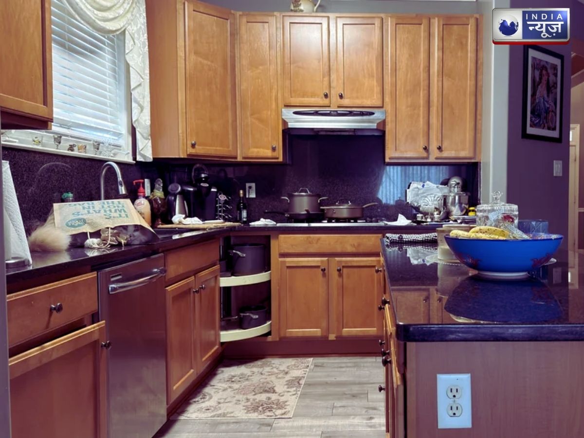 किचन में भरे सामान के बीच कहां छुपी है बिल्ली?, 8 सेकंड में खोजें, घूम जाएगा दिमाग