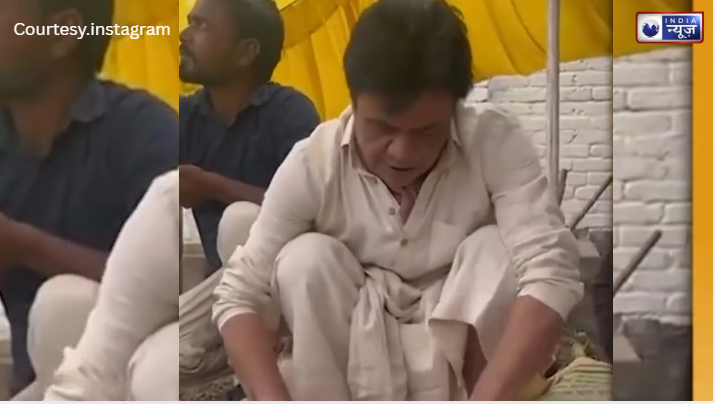 शाहजहांपुर के ‘शहंशाह’ का सादगी भरा अंदाज; भतीजी की शादी में हलवाइयों संग ‘रोटी’ बेलते दिखे Rajpal Yadav!