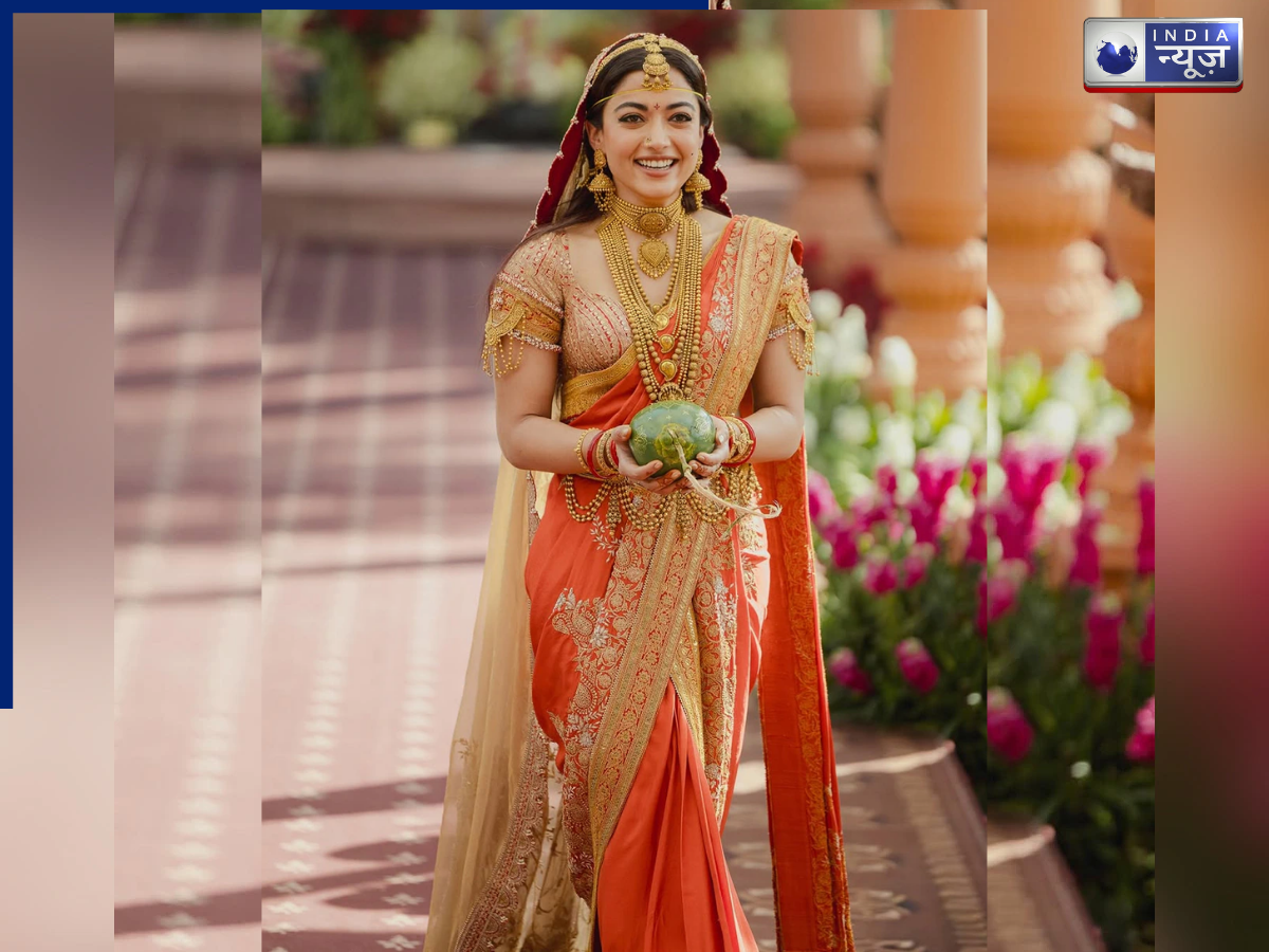 A message of love with golden threads on dupatta - Photo Gallery