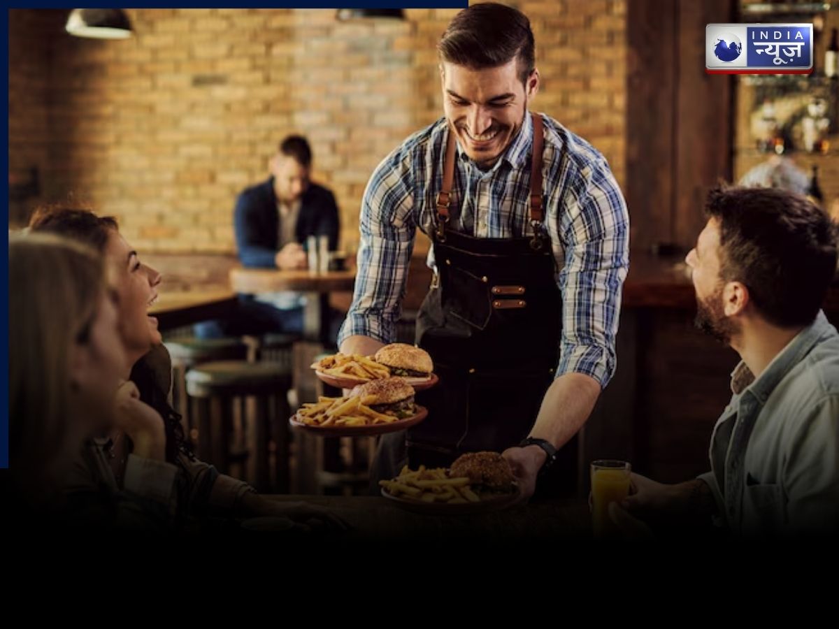 Restaurant Service Charge: क्या आप भी दे रहे हैं रेस्टोरेंट में सर्विस चार्ज? जान लीजिए अपने अधिकार, वरना कट सकती है आपकी जेब