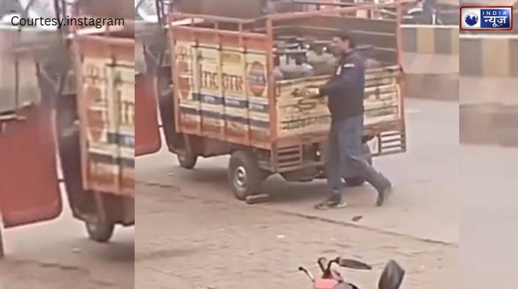 सिलेंडर ढोने वाले पिता वेंटिलेटर पर, टी 20 वर्ल्ड कप बीच में छोड़ अस्पताल पहुंचा टीम इंडिया का लाल, रिंकू सिंह के घर छाया सन्नाटा!