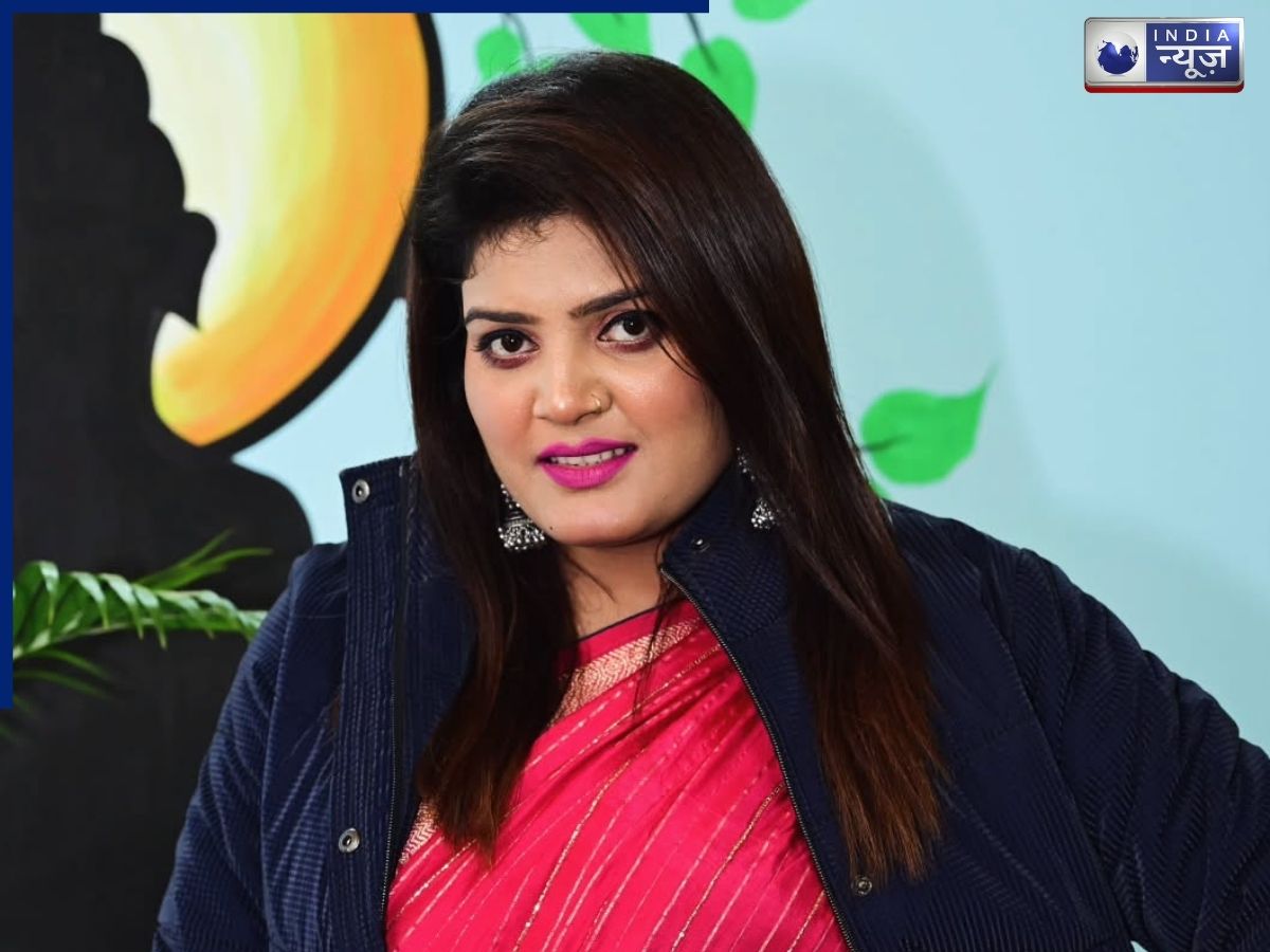 Singer Nisha Upadhyay - Photo Gallery