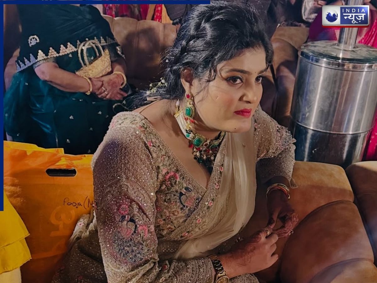 Singer Nisha Upadhyay - Photo Gallery