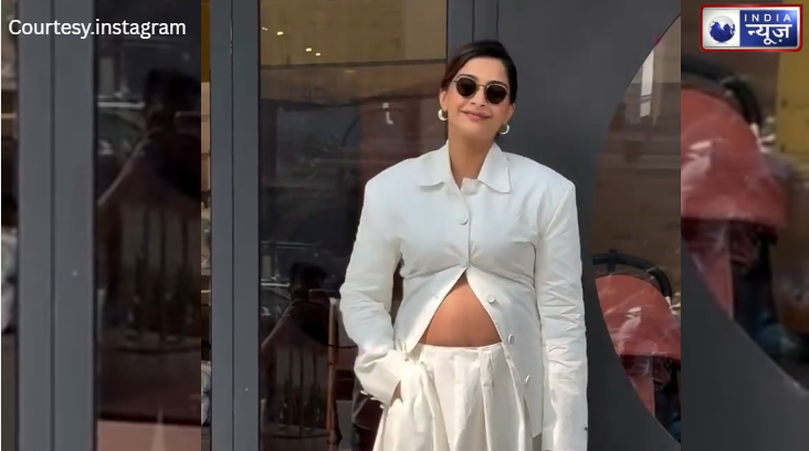 Sonam Kapoor का ‘प्रेग्नेंसी स्वैग; खुले बटन और व्हाइट शर्ट में फ्लॉन्ट किया बेबी बंप, क्या आपने देखीं ये वायरल तस्वीरें?