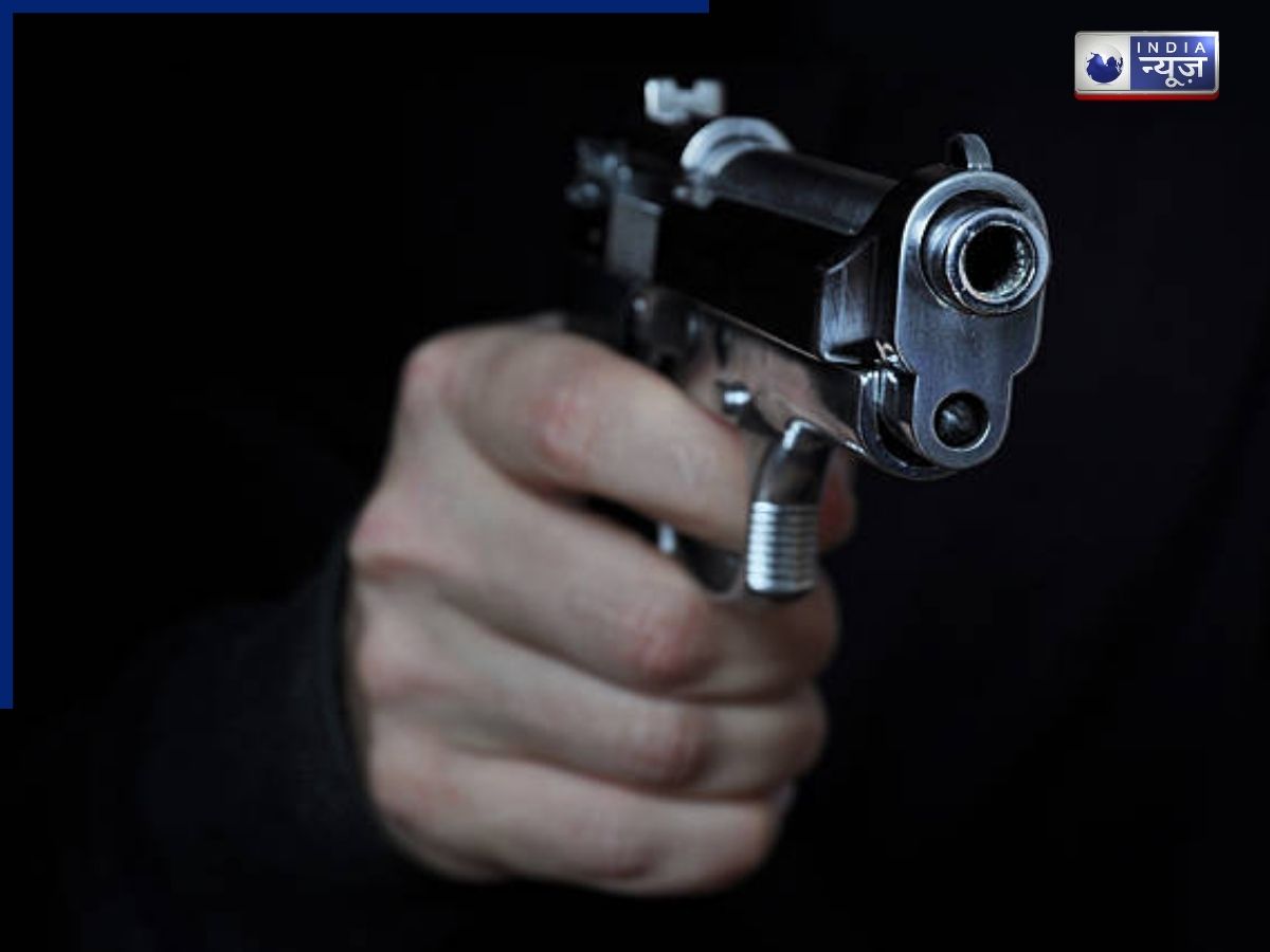 खौफ के साये में डांस, जब रील के जुनून में युवक ने सरेआम उड़ाईं कानून की धज्जियां, वायरल वीडियो