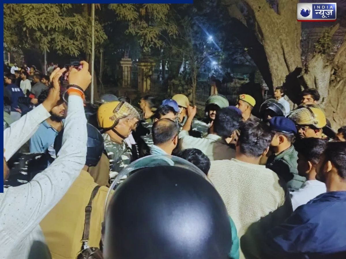 BHU Firing: काशी हिंदू विश्वविद्यालय परिसर में फायरिंग, डरे और गुस्साए छात्रों ने बीच चौराहे पर काटा बवाल, ये है पूरा मसला