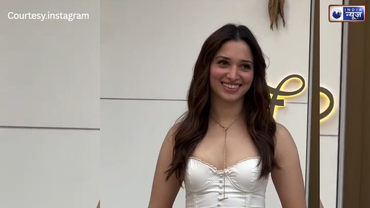 सफेद लिबास में Tamannaah Bhatia ने ज्वेलरी स्टोर के बाहर ढाया कहर, हाथों में चमकती अंगूठियों ने बढ़ाई धड़कनें, देखें लुक!