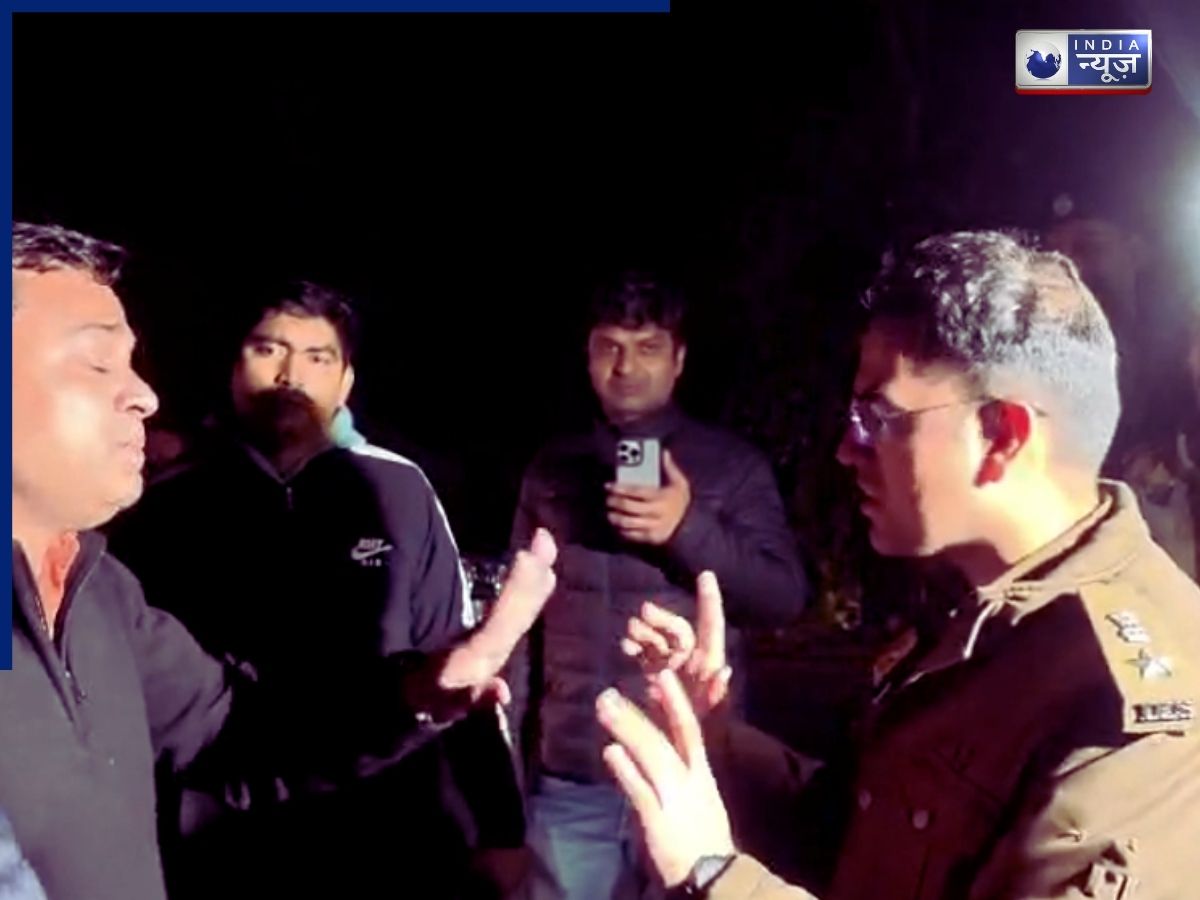 Delhi Police Vs Himachal Police: शर्टलेस प्रोटेस्ट के आरोपियों को लेकर भिड़े दिल्ली और हिमाचल पुलिस के जवान, दोनों में हुई तीखी बहस