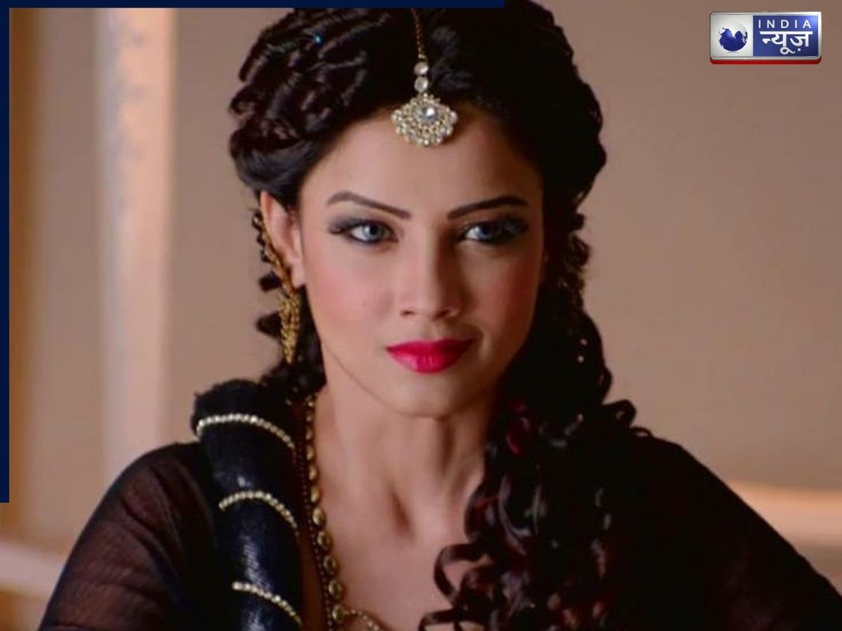 Adaa Khan of Naagin 1 - Photo Gallery