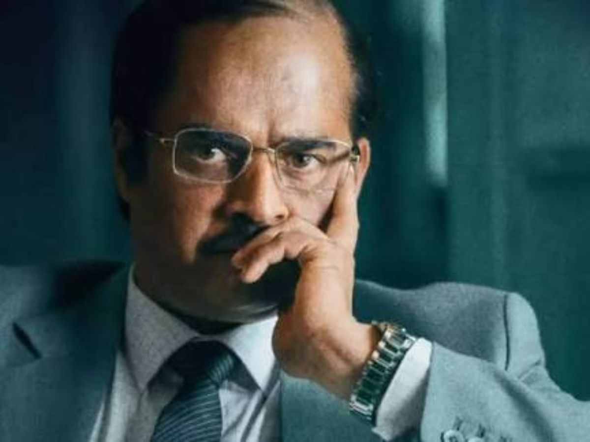 Dubai fans flying to India - Photo Gallery