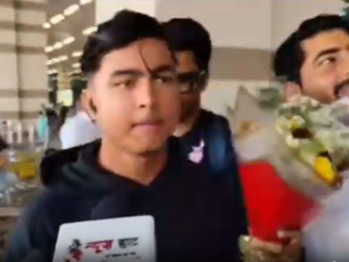 पटना एयरपोर्ट पर वैभव सूर्यवंशी का जोरदार स्वागत, सेल्फी लेने के लिए उमड़ी भीड़, देखें वीडियो