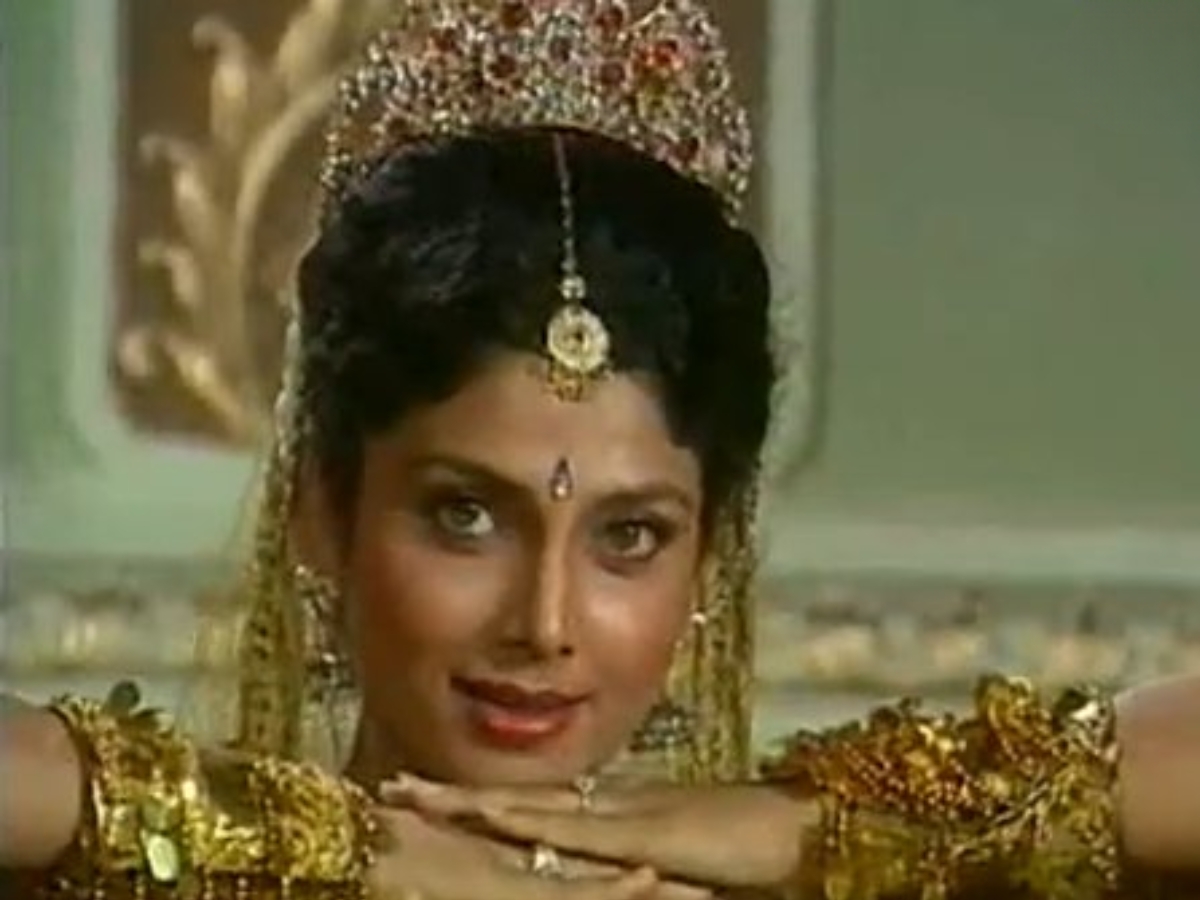 Varsha Usgaonkar as Uttara - Photo Gallery