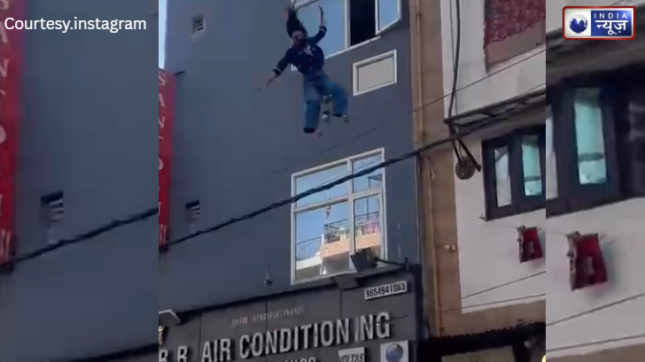 विश्वास नगर के ‘Fab Hotel’ में खौफनाक मंजर: तीसरी मंजिल से अचानक कूदी लड़की, लाइव वीडियो देख दहल जाएगा दिल!