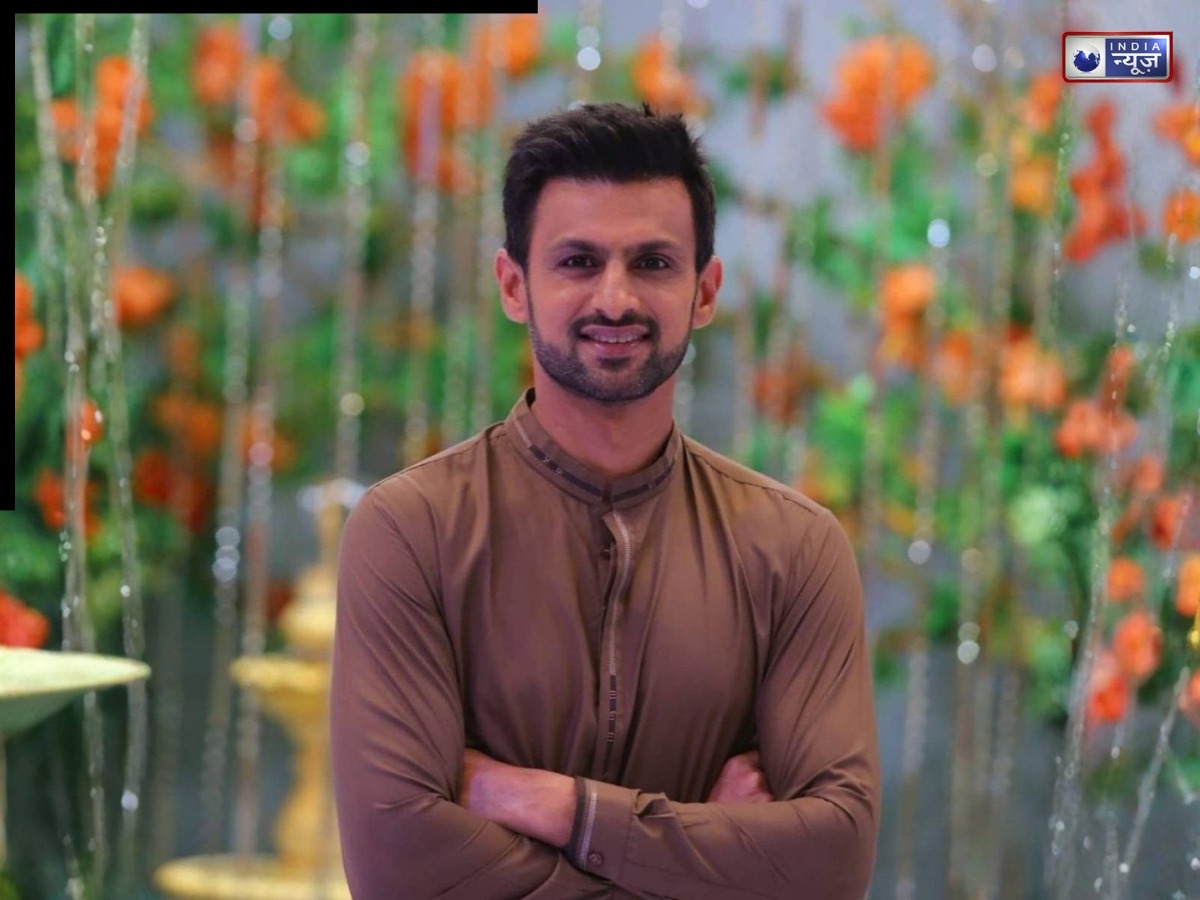 आदत से मजबूर शोएब मलिक? लाइव शो में लड़की से फ्लर्ट करना पड़ा भारी, मिला ऐसा जवाब कि हो गई बोलती बंद!