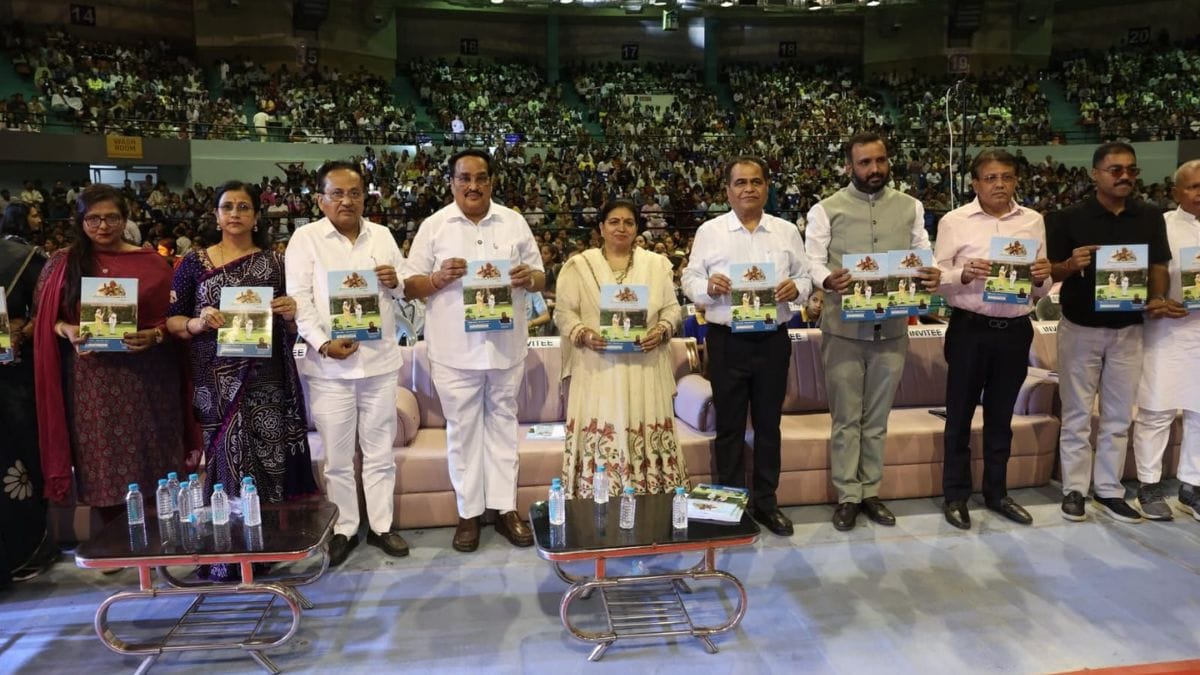 केंद्रीय मंत्री सी.आर. पाटिल के जन्मदिन पर समाजसेवा का महोत्सव, 5100 बेटियों को शैक्षणिक सहायता