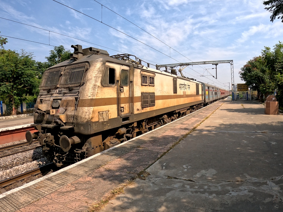 How far can a train travel on a full tank? - Photo Gallery