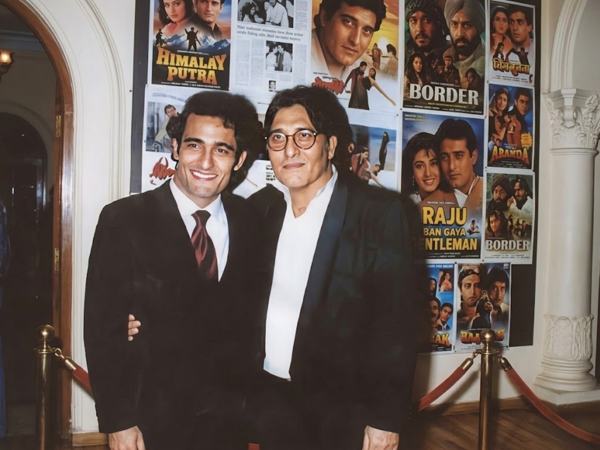 Akshaye khanna supports his father vinod khanna - Photo Gallery