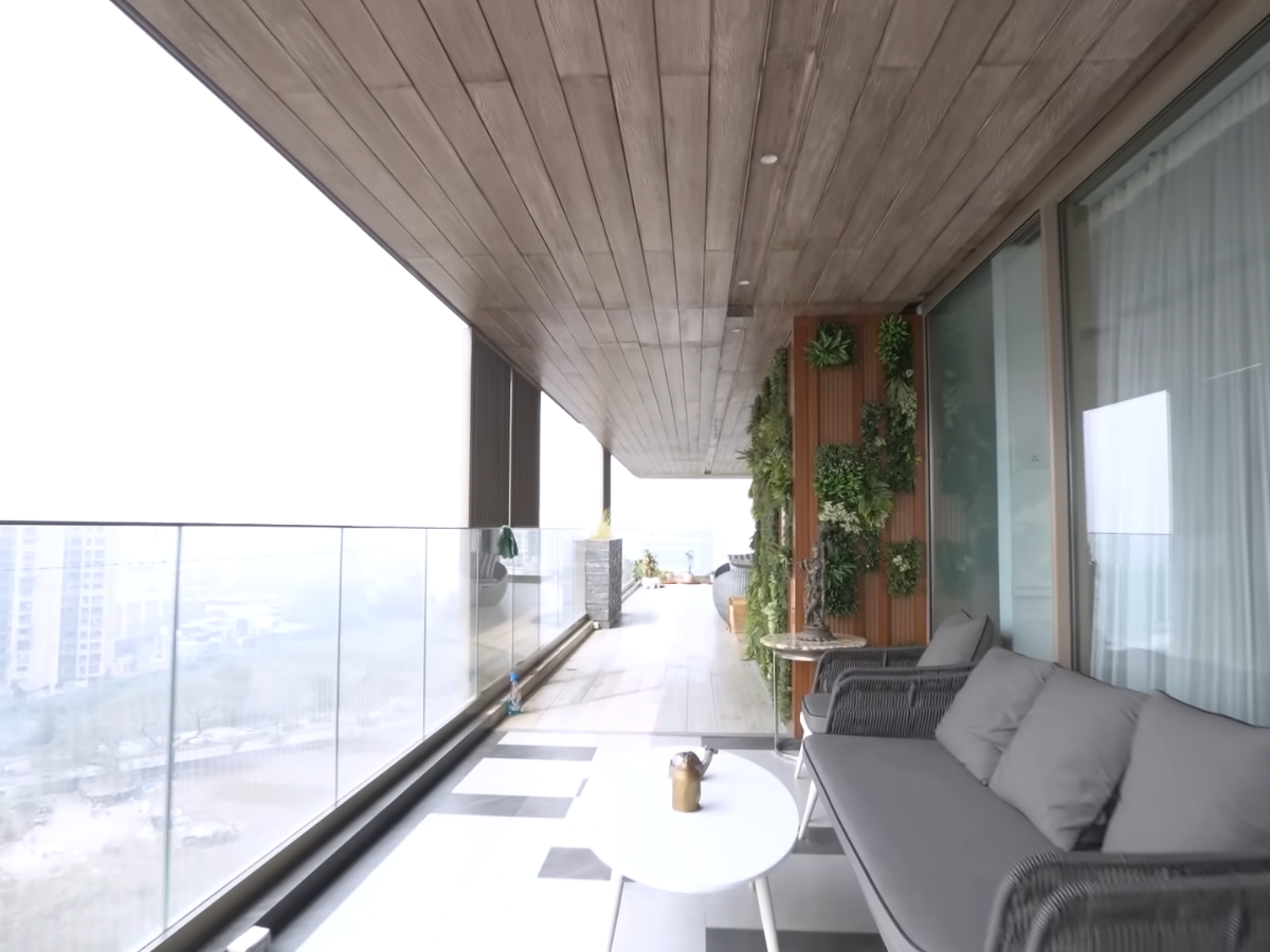 Luxurious wrap-around balcony - Photo Gallery