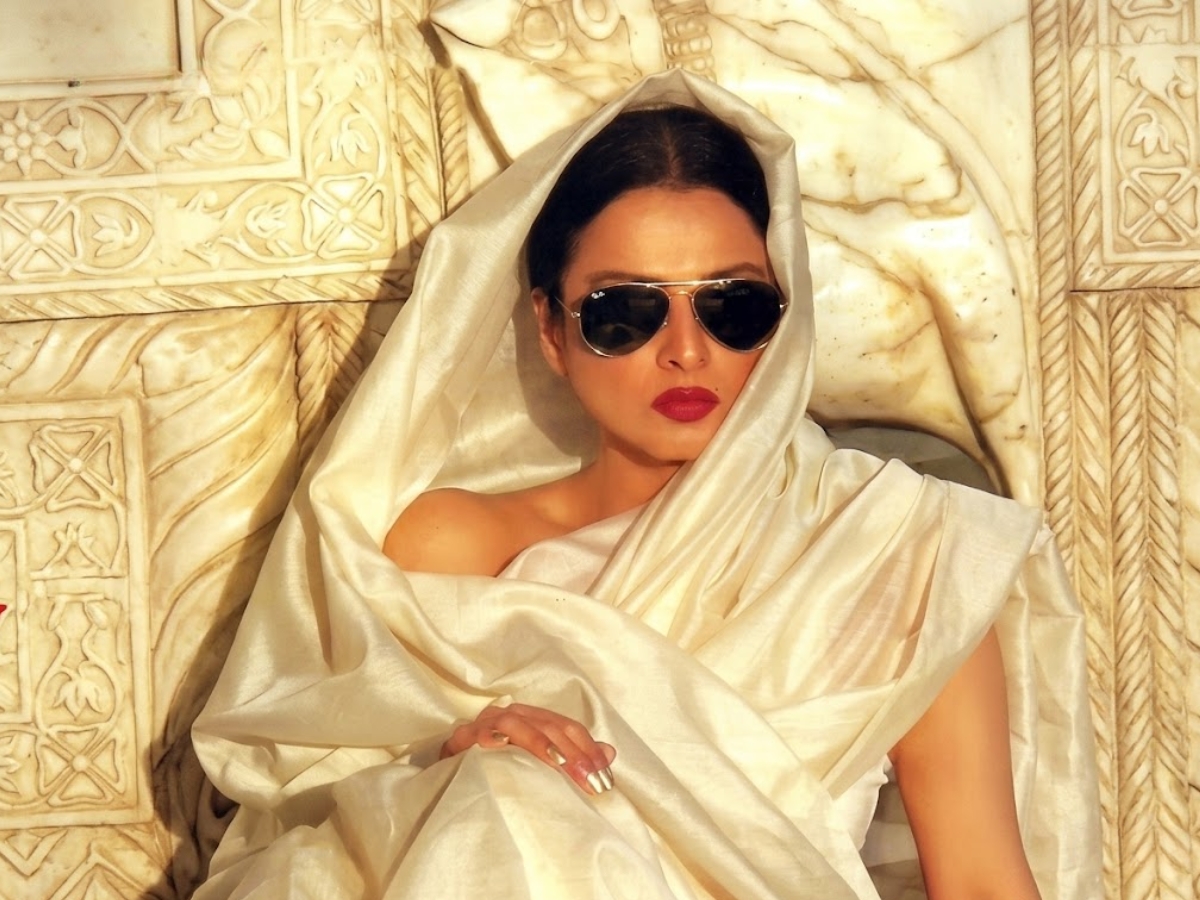 rekha movies - Photo Gallery