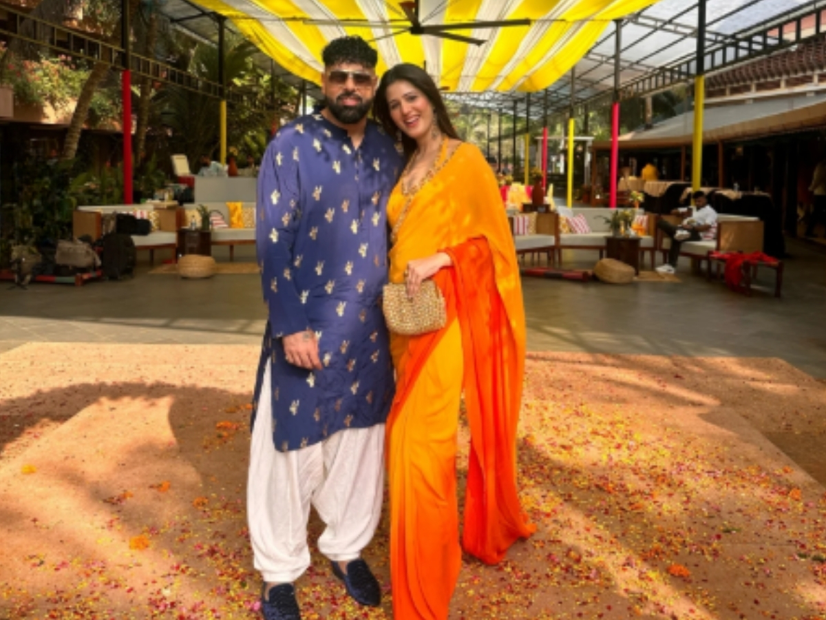 Fans' Reactions - Photo Gallery