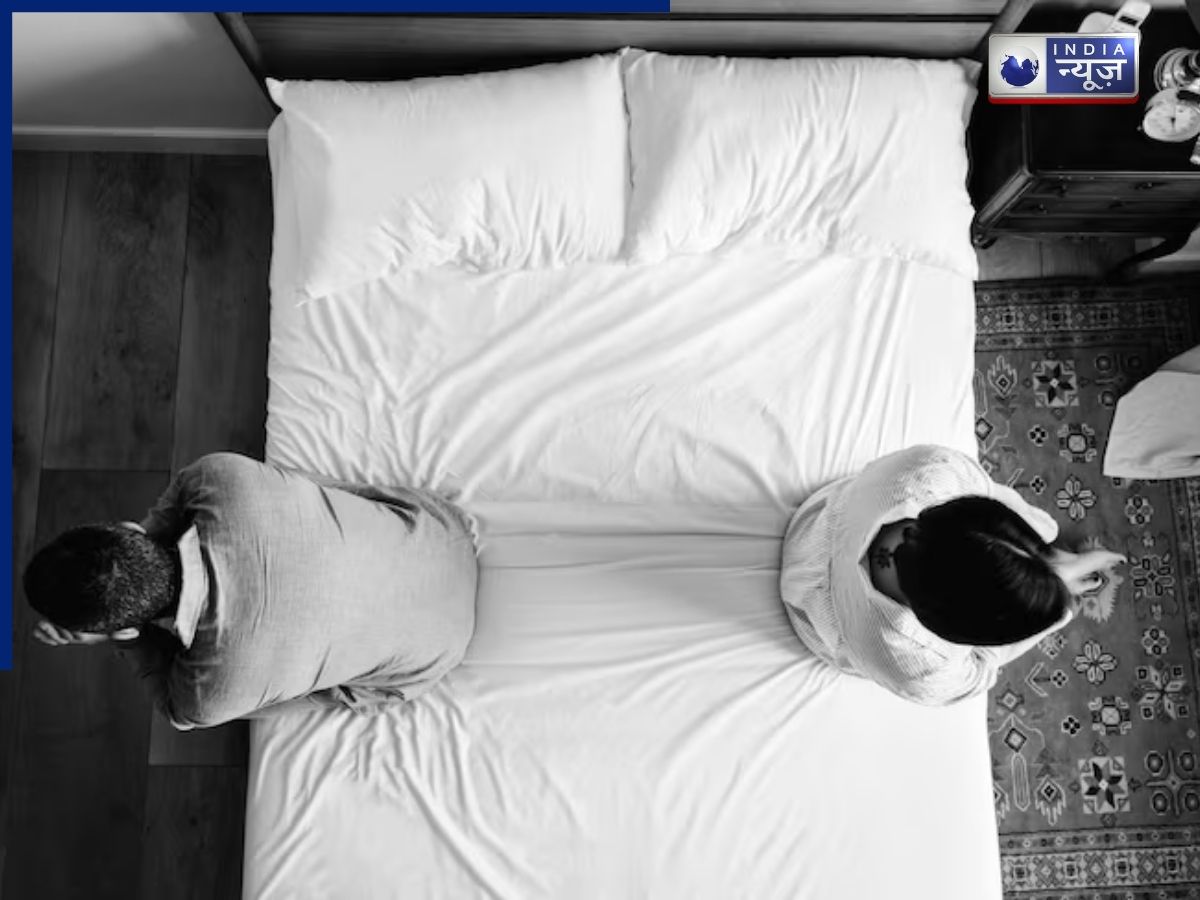 जिस पत्नी के लिए परिवार को छोड़ा, वही मिली प्रेमी के साथ कमरे में… फिर जो हुआ, जान पैरों तले खिसक जाएंगी जमीन