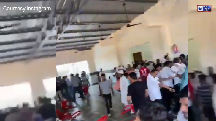 अमरोहा में ‘लेग पीस’ पर महायुद्ध, बिरयानी में पीस नहीं मिला तो बारातियों ने तोड़ी कुर्सियां, मंडप बना ‘WWE का रिंग’, देखें वीडियो!