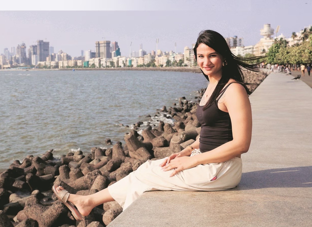 Anaya Bangar Reveals Surgery Story - Photo Gallery