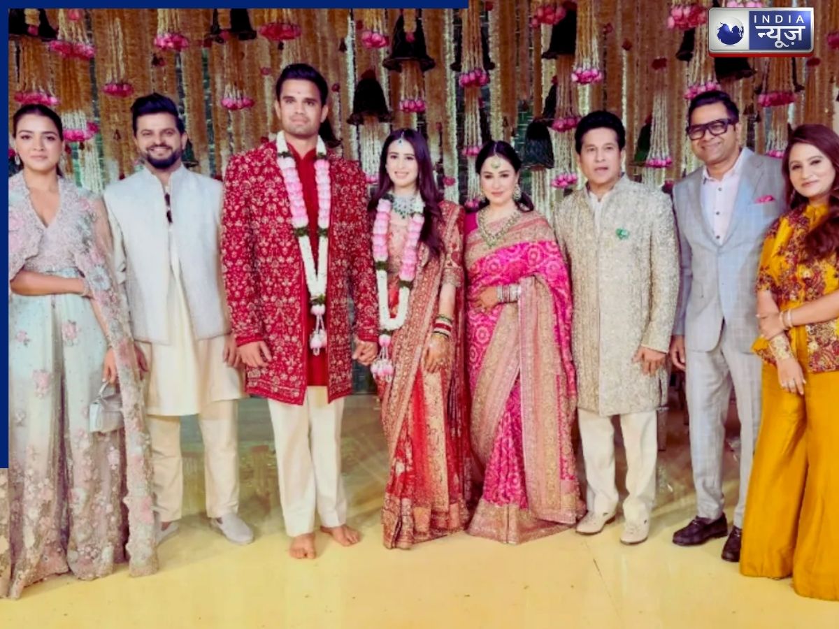 a gathering of celebrities - Photo Gallery