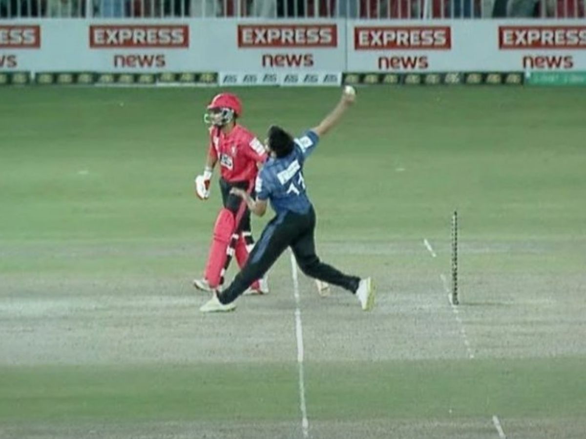 स्पॉट फिक्सिंग या गलती? क्रीज से 2 फीट बाहर निकलकर गेंदबाज ने फेंकी गेंद, मोहम्मद आमिर की आई याद