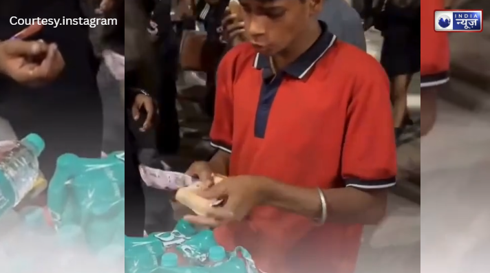 Karan Aujla के गानों पर झूमना पड़ा भारी: स्टेडियम के बाहर पानी खरीदने में ही हो गई फैंस की जेब खाली, देखें वाटर स्कैम!