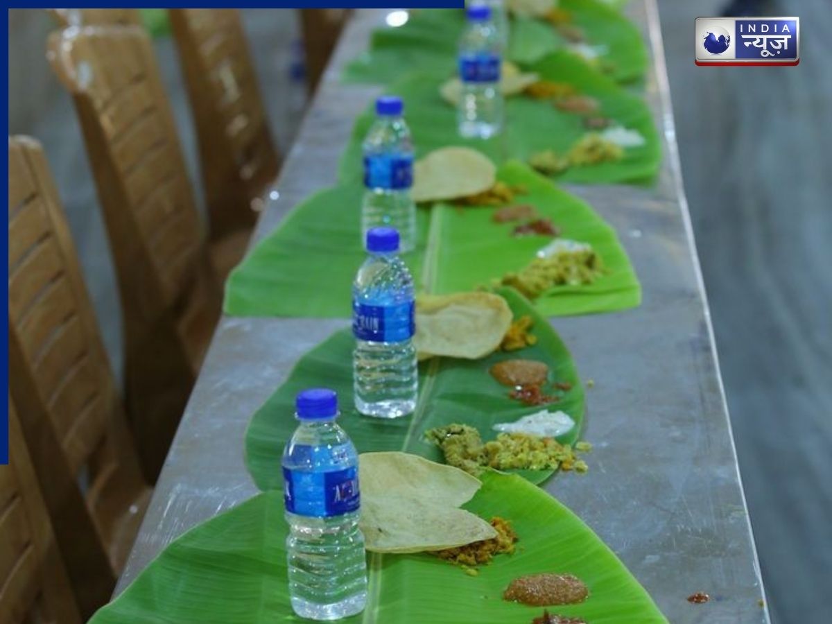 केले के पत्ते पर खाना क्यों खाया जाता है? इसके चौंकाने वाले फायदे जानकर आप भी हो जाएंगे हैरान