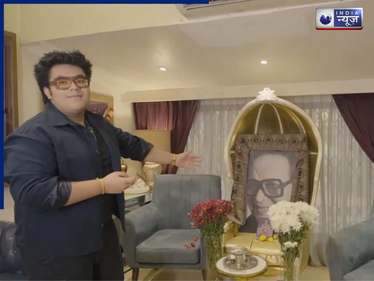 Bappi Lahiri's Golden Chair - Photo Gallery