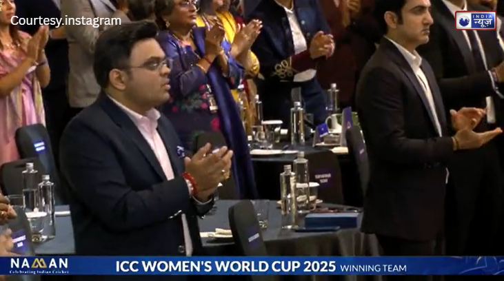 वर्ल्ड कप भी हमारा और मैदान भी हमारा, मंच पर आयी देश की बेटियां, ‘स्टैंडिंग ओवेशन’ से हिल गया पूरा हॉल, देखें वीडियो!