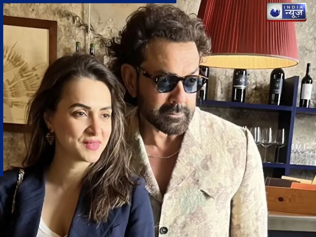 Bobby and Tanya become Hrithik Roshan neighbors - Photo Gallery