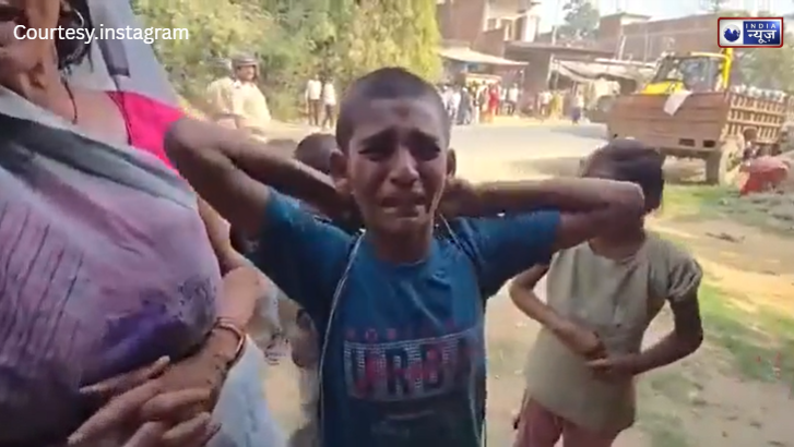 यूपी में बिना बताए ढहा दिया गरीब का आशियाना, मलबे में दबी बच्चों की किताबें और परिवार की उम्मीदें, वीडियो देख पसीज जाएगा दिल!