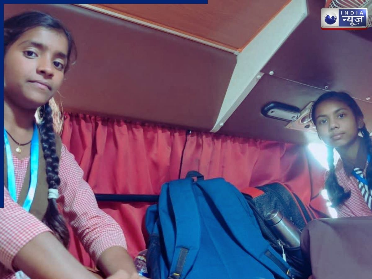 Maharajganj News: सरकारी स्कूल में पढ़ीं यूपी की दो छात्राएं करेंगी श्रीहरिकोटा स्पेस सेंटर की सैर, बेटियों ने नाम किया रौशन