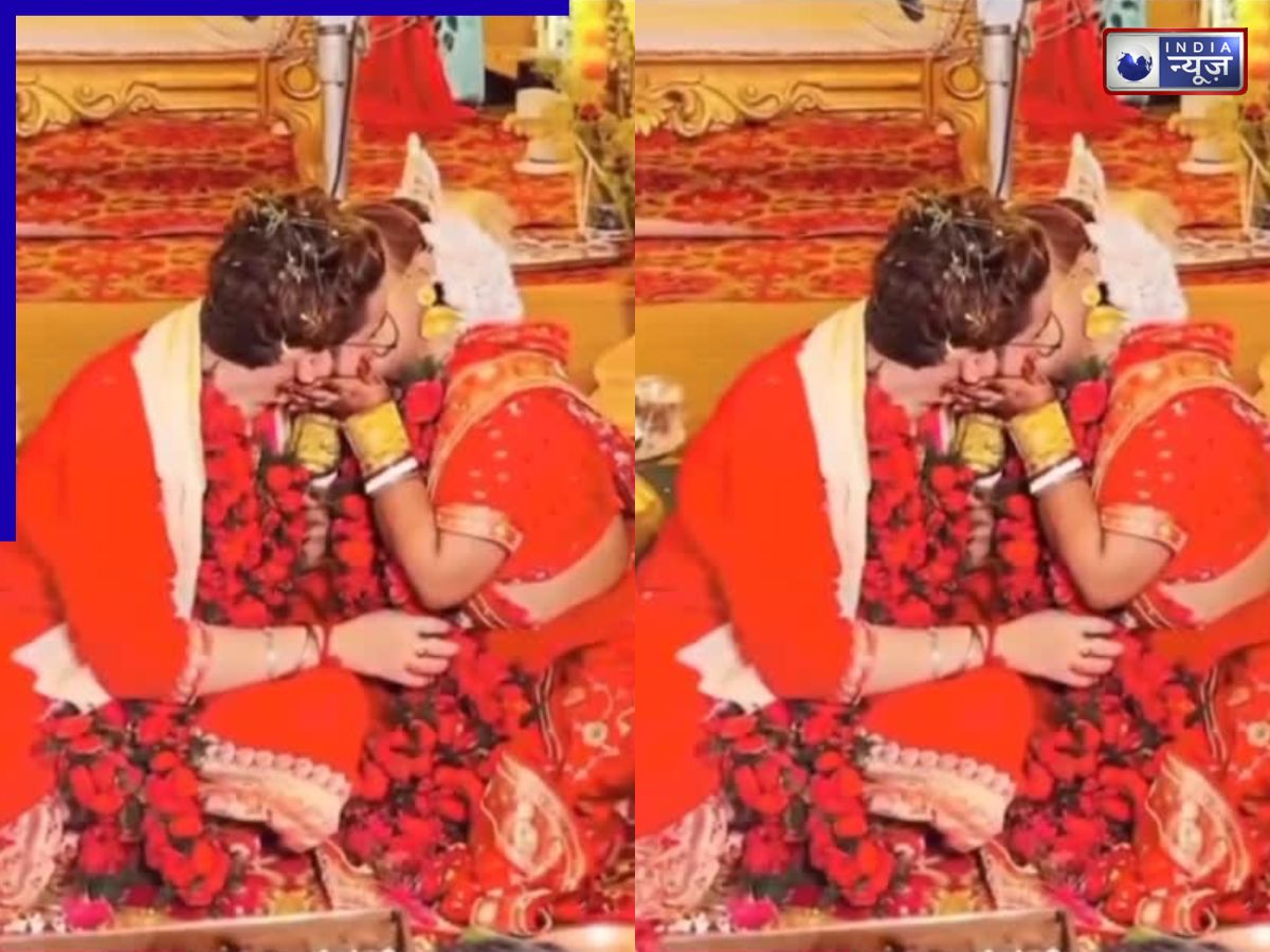 चल रही थी शादी की रस्में, तभी मंडप में लिपलॉक करने लगा दूल्हा-दुल्हन; वीडियो वायरल, सोशल मीडिया पर मचा हंगामा