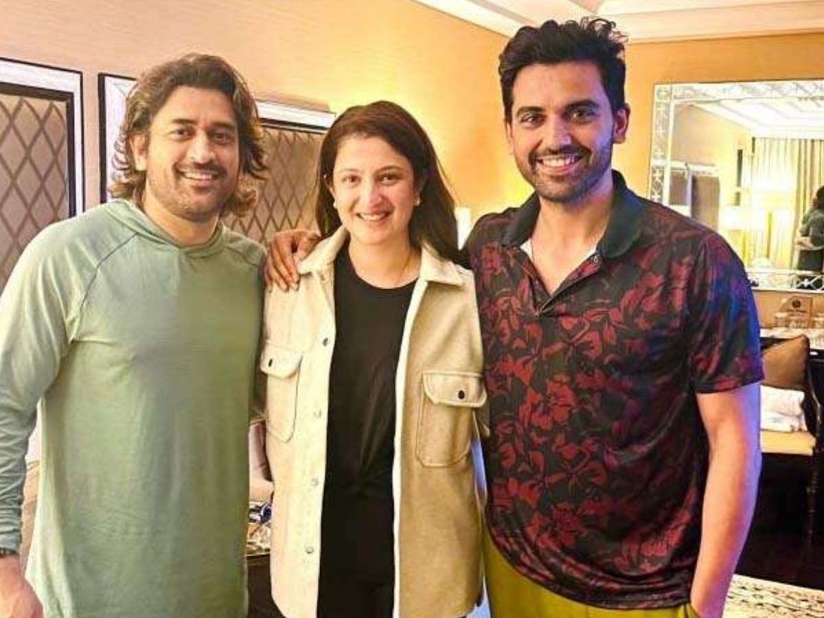 dhoni chose proposal date - Photo Gallery