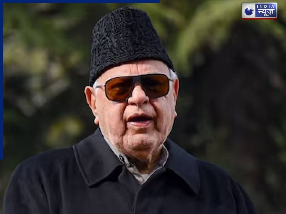 Farooq Abdullah News: फारूक अब्दुल्ला पर हमला, गर्दन पर पिस्तौल रख हमलावर ने चलाई गोली, देखें फायरिंग का वीडियो