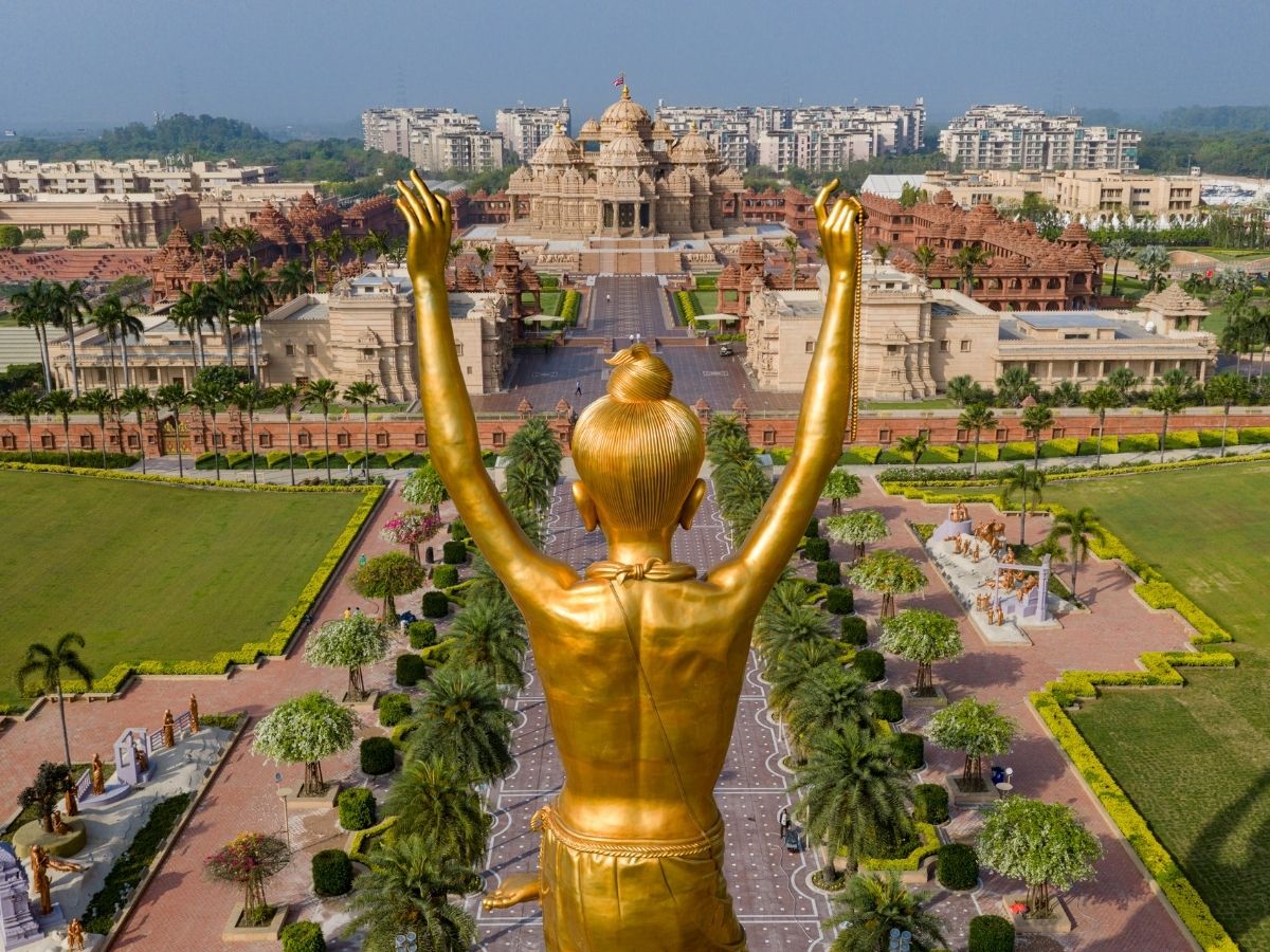 Features of Statue - Photo Gallery