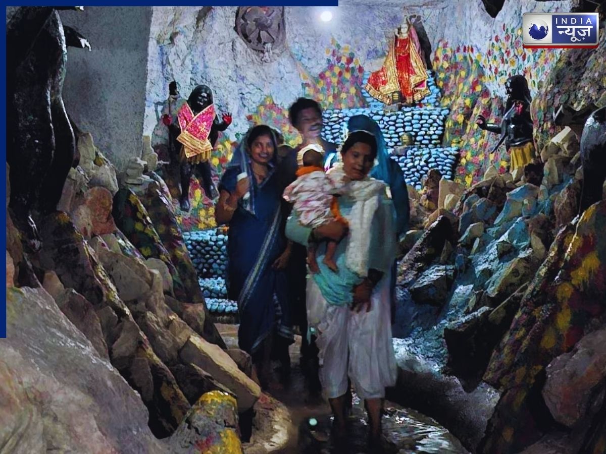 Navratri 2026: साल में दो बार खुलता है यह रहस्यमयी दुर्गा मंदिर, दर्शनों के लिए लगती है भीड़!