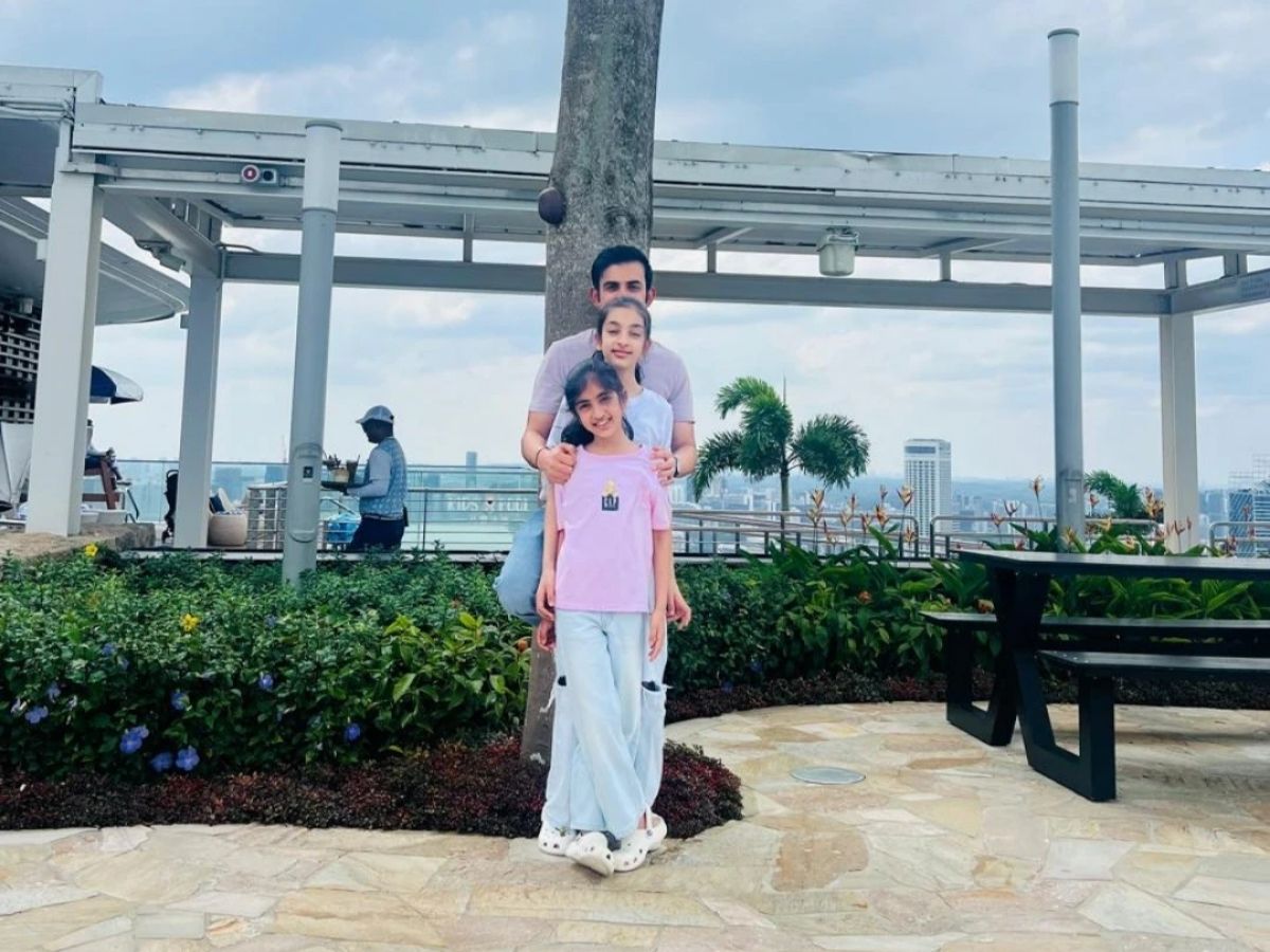 gambhir photo with her daughter - Photo Gallery