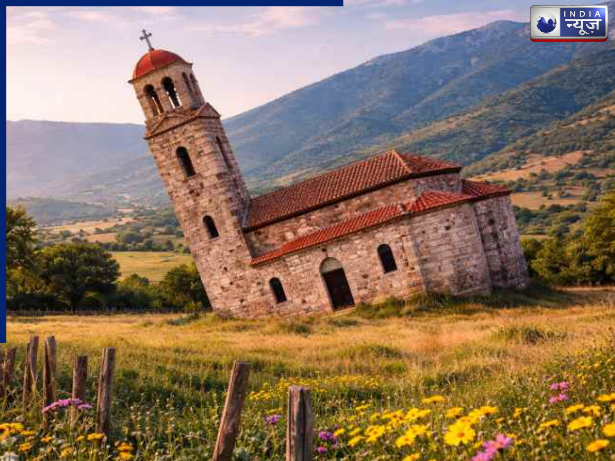 भूस्खलन में तिरछा हो गया चर्च, पीसा की मीनार से ज्यादा आया झुकाव, दूर-दूर से देखने आ रहे पर्यटक