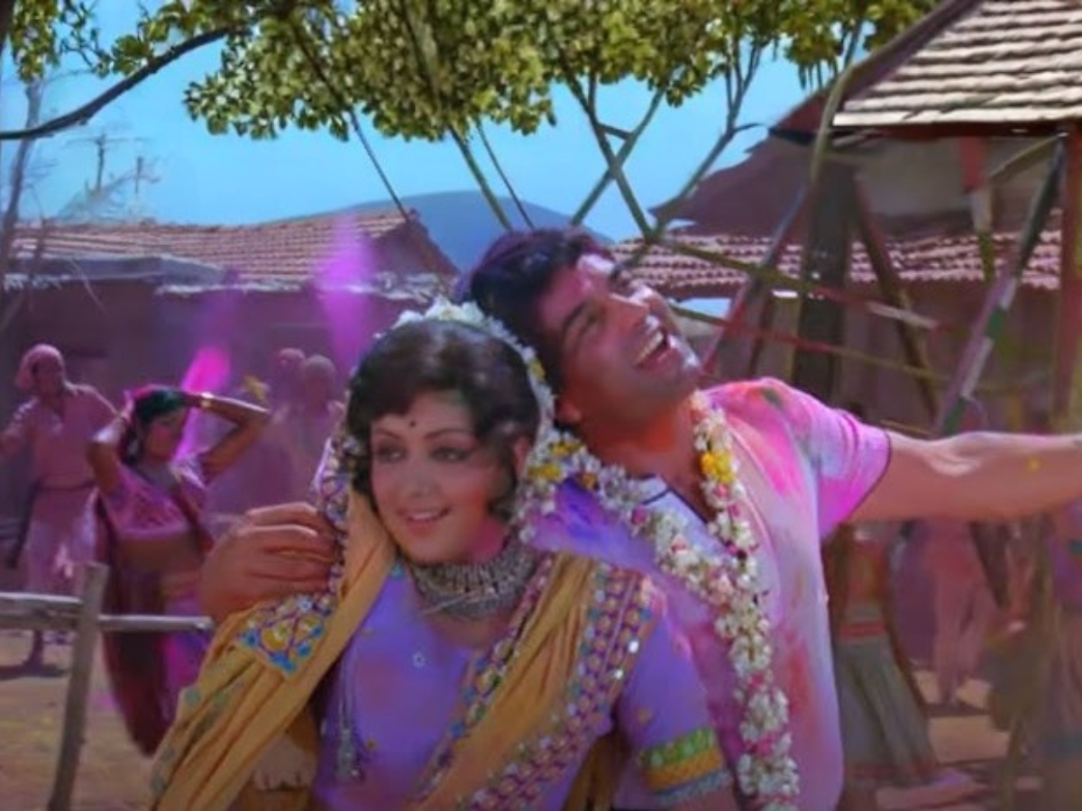 Film Shole- Song Holi Ke Din Dil Khil Jate Hai - Photo Gallery