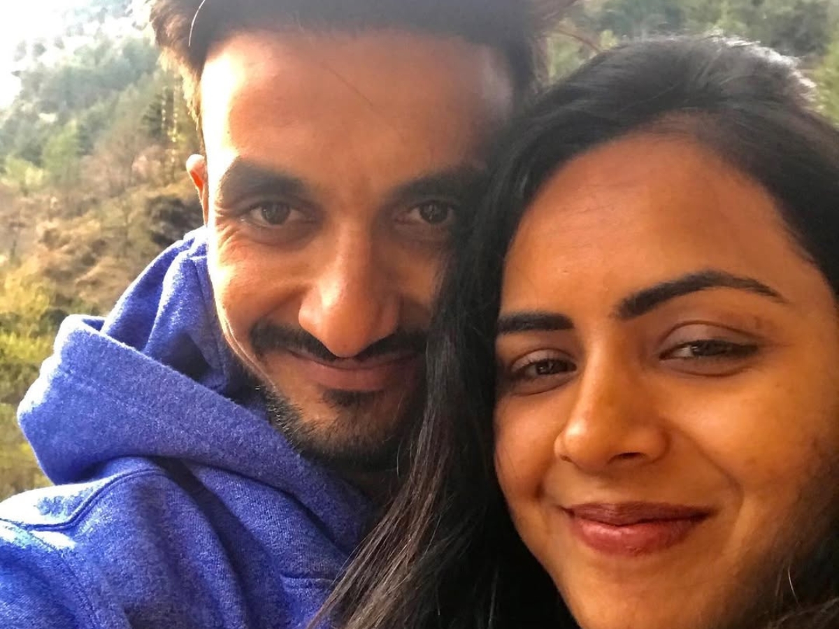 Harshal Patel and his wife - Photo Gallery