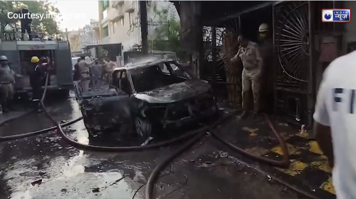 इलेक्ट्रॉनिक गेट ने छीनी 7 ज़िंदगियां, इंदौर में EV चार्जिंग के शॉर्ट सर्किट से मची तबाही, जिंदा जल गया पूरा परिवार!