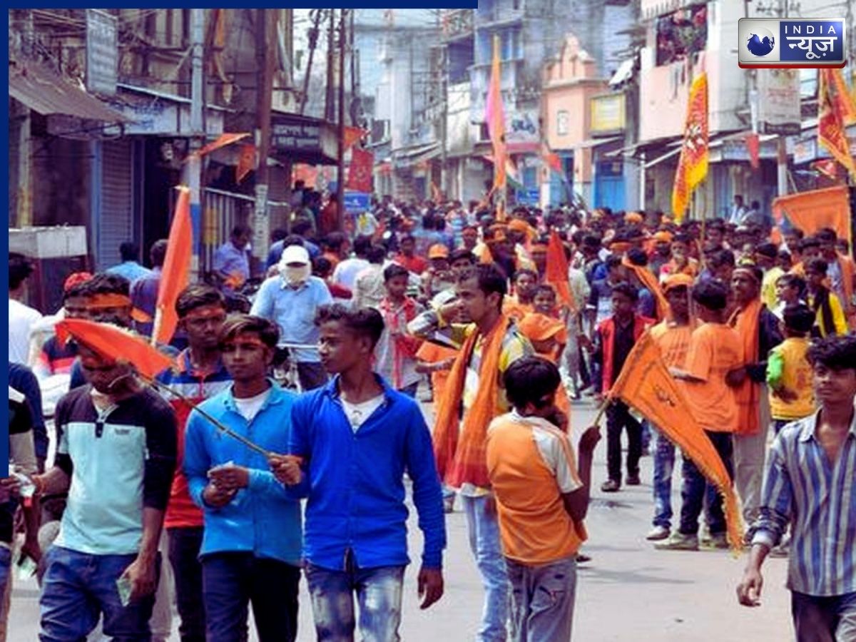 Ram Navami Violence: राम नवमी पर पं. बंगाल में भगड़ी हिंसा, पुरुलिया में शोभा यात्रा पर पथराव - Photo Gallery