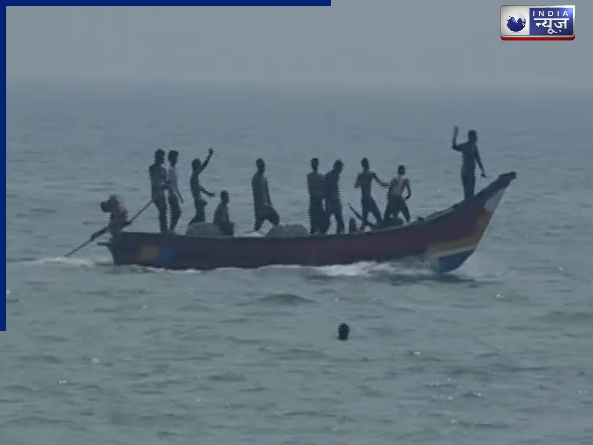 Odisha Viral Video: जब बिना किसी लाइफ जैकेट के समुद्र में कूदे पर्यटक, फिर जो हुआ… वायरल वीडियो को देखने के बाद उड़ जाएंगे आपके होश!